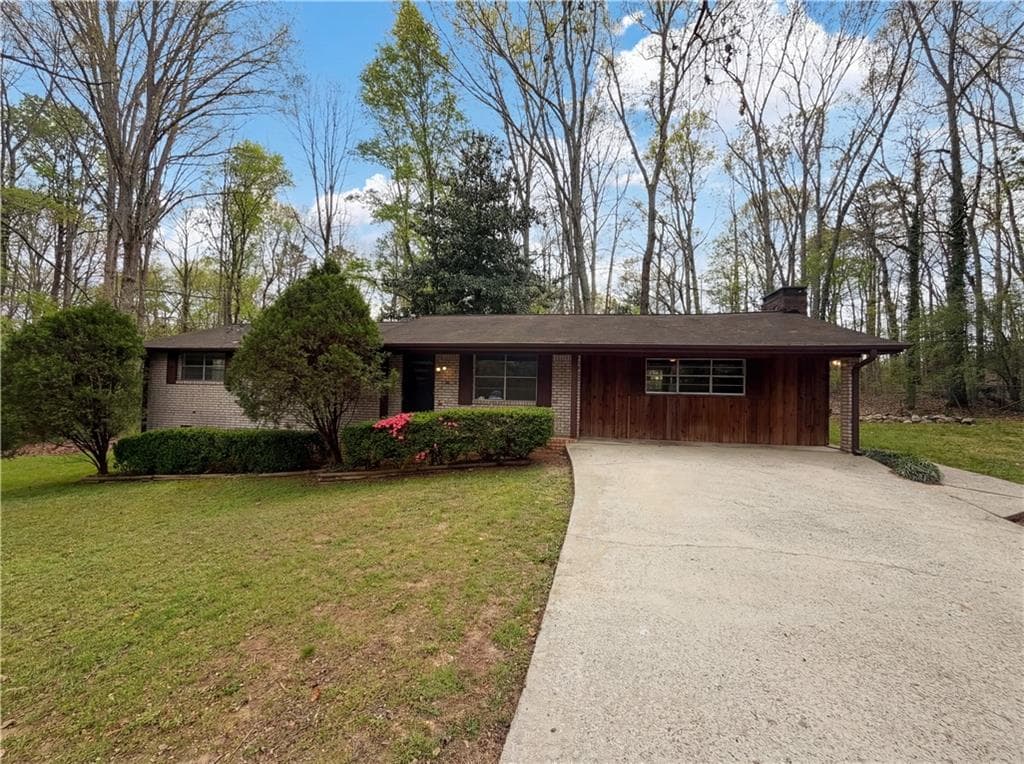 3 bedroom, 2 bathroom, 1,641 sq ft single family residence sold at 6372 S Skyline Drive, Douglasville, GA 30135