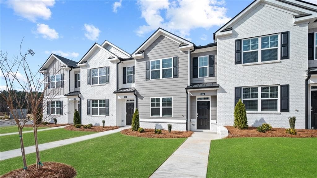 3 bedroom, 3 bathroom, 1,655 sq ft townhouse for sale at 420 Reflection Drive, Stockbridge, GA 30281 — photo 2