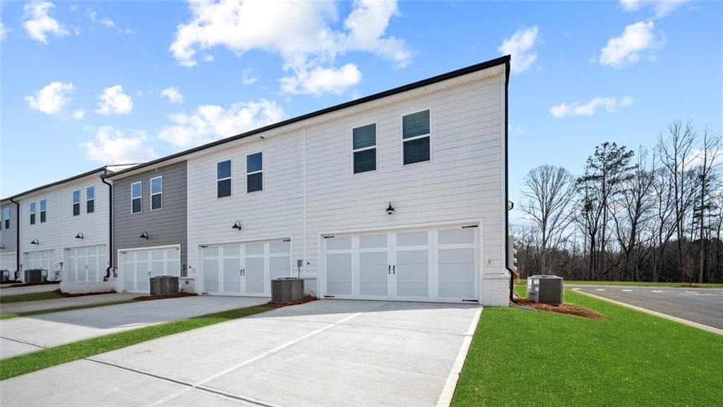 3 bedroom, 3 bathroom, 1,655 sq ft townhouse for sale at 428 Reflection Drive, Stockbridge, GA 30281 — photo 4