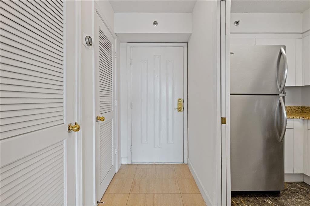 1 bedroom, 1 bathroom, 807 sq ft condominium for sale at 2870 Pharr Court S 1209, Atlanta, GA 30305 — photo 4