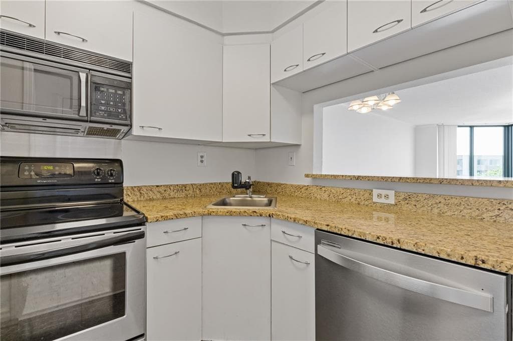 1 bedroom, 1 bathroom, 807 sq ft condominium for sale at 2870 Pharr Court S 1209, Atlanta, GA 30305 — photo 7