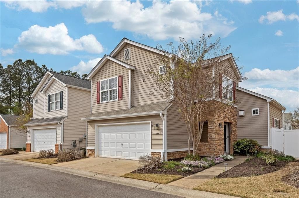 194 W Oaks Place, Woodstock, GA 30188 — most recent listing photo