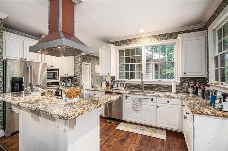 4 bedroom, 2 bathroom, 4,490 sq ft single family residence under contract at 2170 Taylorsville Road, Taylorsville, GA 30178 — photo 3