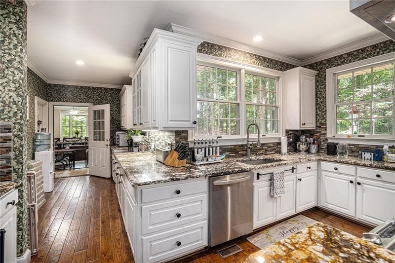 4 bedroom, 2 bathroom, 4,490 sq ft single family residence under contract at 2170 Taylorsville Road, Taylorsville, GA 30178 — photo 5