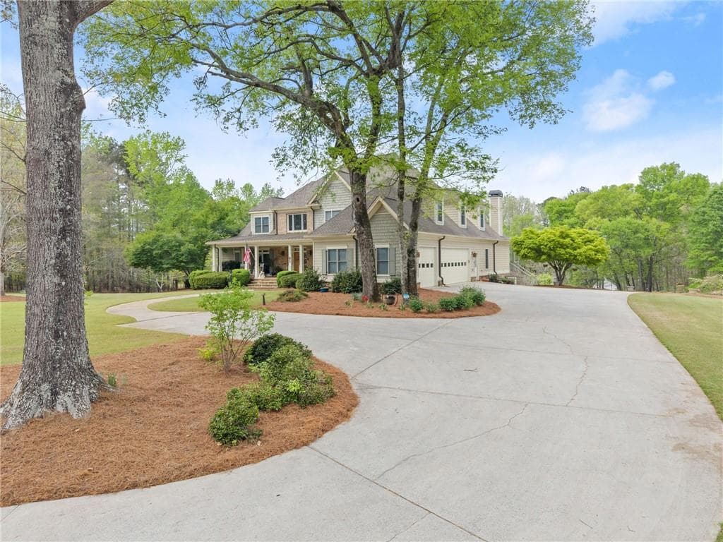 5 bedroom, 5 bathroom, 6,450 sq ft single family residence for sale at 594 Peachtree Road, Hoschton, GA 30548 — photo 4