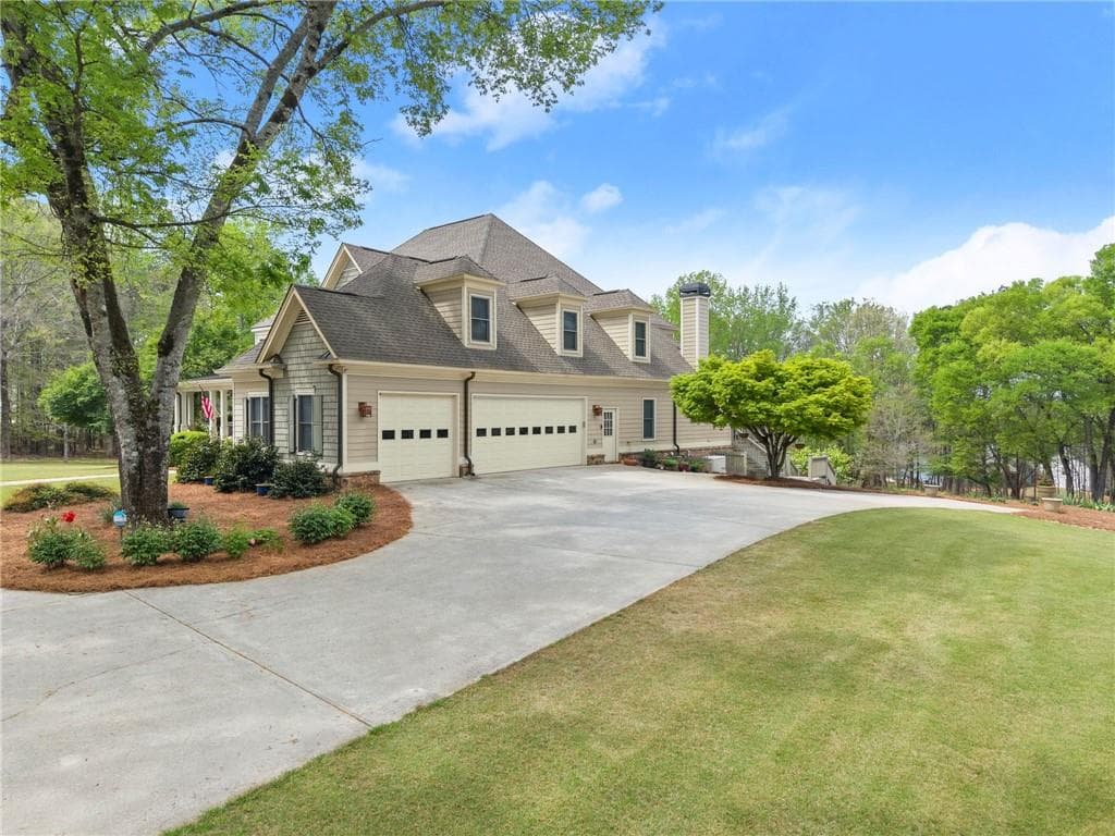 5 bedroom, 5 bathroom, 6,450 sq ft single family residence for sale at 594 Peachtree Road, Hoschton, GA 30548 — photo 6