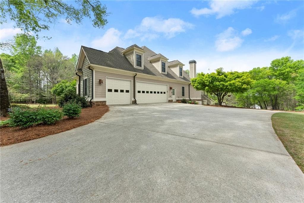 5 bedroom, 5 bathroom, 6,450 sq ft single family residence for sale at 594 Peachtree Road, Hoschton, GA 30548 — photo 7