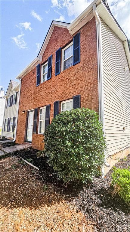 2 bedroom, 3 bathroom, 1,254 sq ft townhouse for sale at 5582 Windwood Road, Atlanta, GA 30349 — photo 3