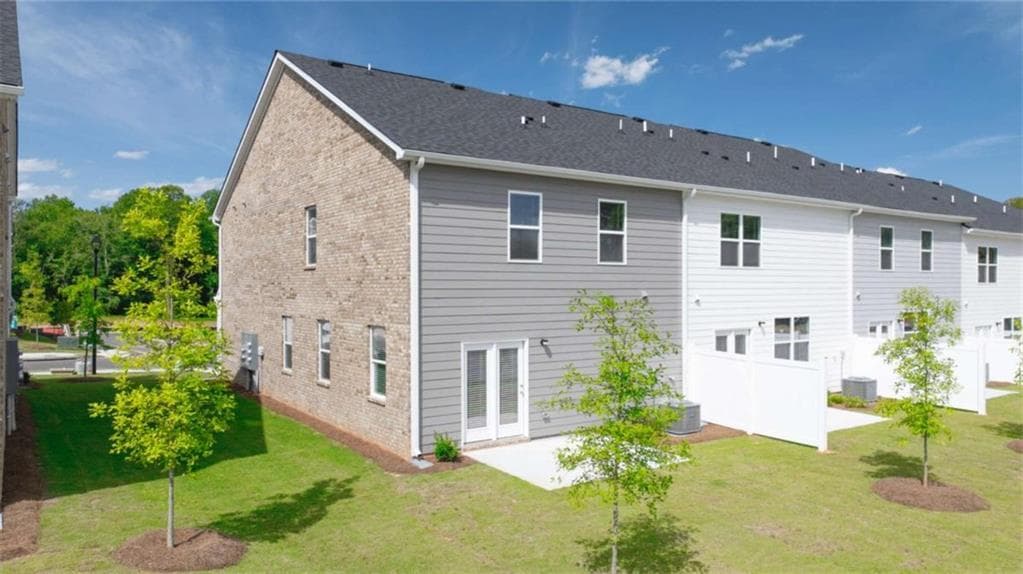 3 bedroom, 3 bathroom, 1,866 sq ft townhouse for sale at 221 Sound Circle, Stockbridge, GA 30281 — photo 8