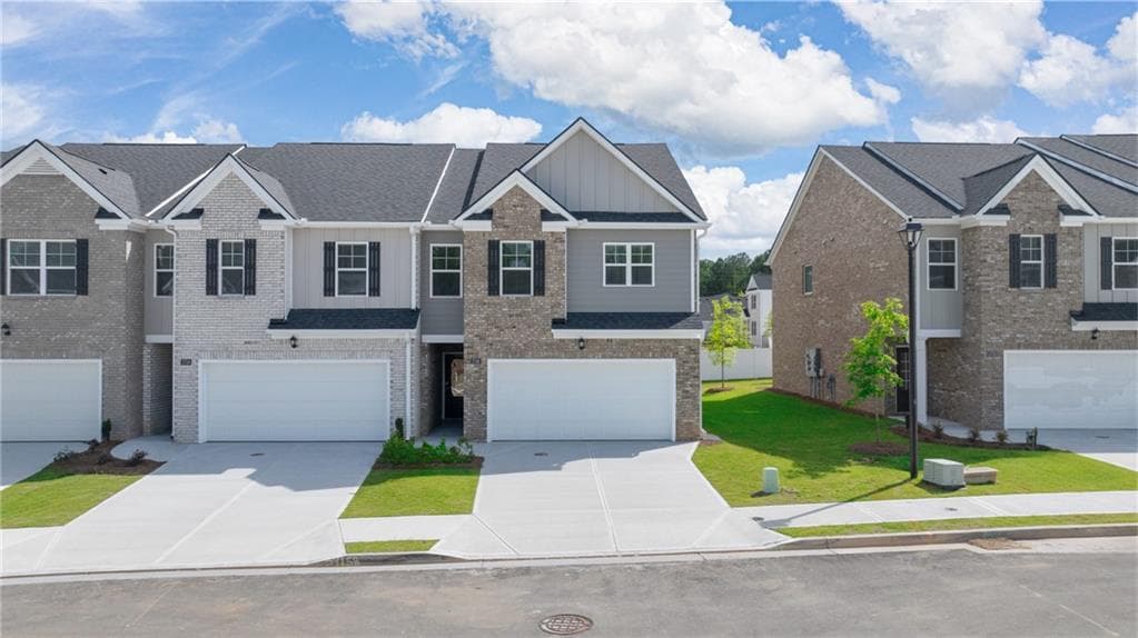 3 bedroom, 3 bathroom, 1,866 sq ft townhouse for sale at 221 Sound Circle, Stockbridge, GA 30281 — photo 3