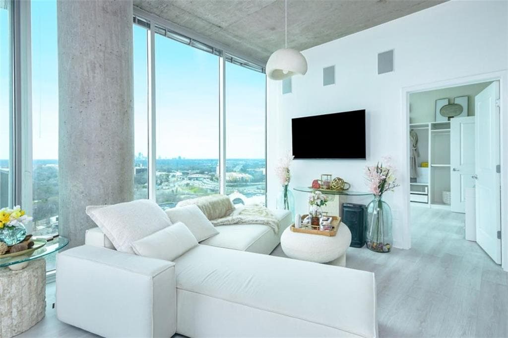 2 bedroom, 2 bathroom, 1,045 sq ft condominium for sale at 361 17th Street 2122, Atlanta, GA 30363 — photo 5