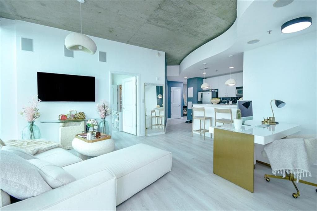 2 bedroom, 2 bathroom, 1,045 sq ft condominium for sale at 361 17th Street 2122, Atlanta, GA 30363 — photo 6