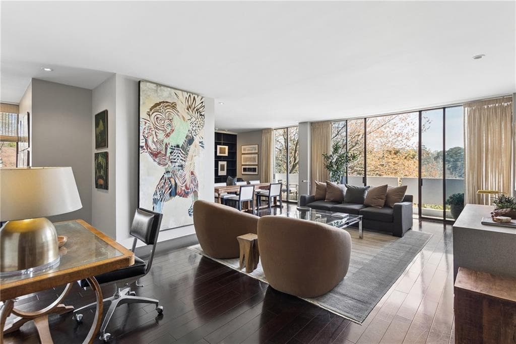 2 bedroom, 2 bathroom, 1,594 sq ft condominium sold at 2575 Peachtree Road 6H, Atlanta, GA 30305