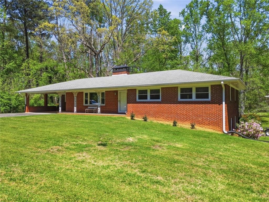 3 bedroom, 2 bathroom, 2,542 sq ft single family residence for sale at 2279 Highway 92, Acworth, GA 30102 — photo 3