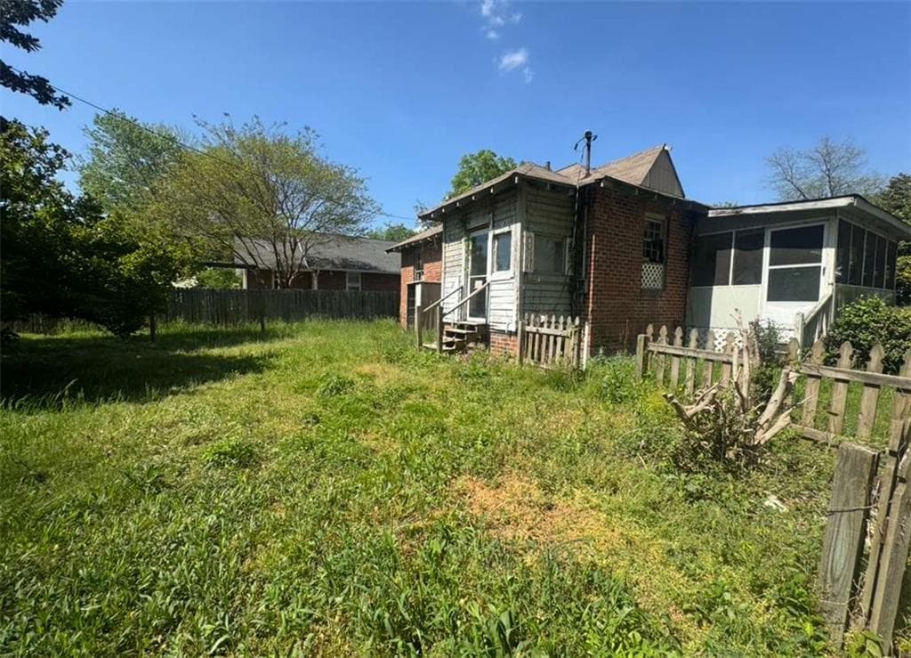 3 bedroom, 1 bathroom, 1,057 sq ft single family residence sold at 13 Hickory Street, Rome, GA 30161