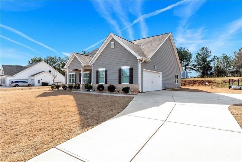 4 bedroom, 3 bathroom, 2,052 sq ft single family residence for sale at 1081 Pine View Trail, Monroe, GA 30656 — photo 3