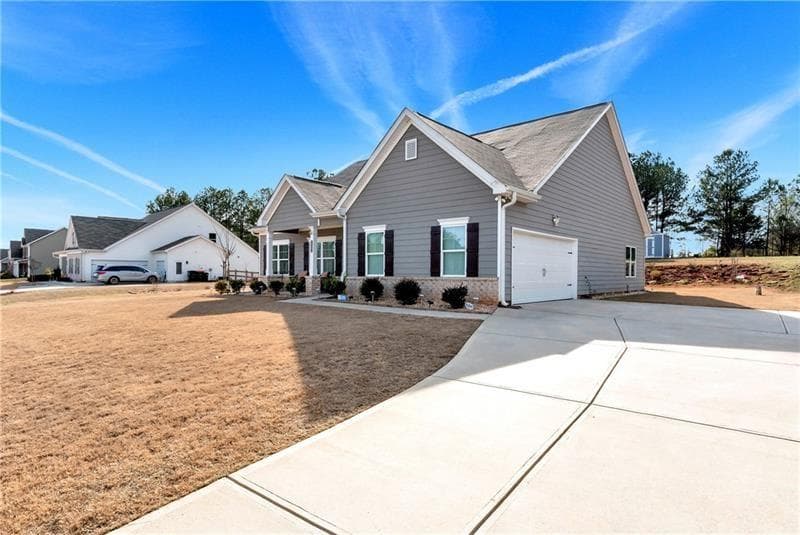 4 bedroom, 3 bathroom, 2,052 sq ft single family residence for sale at 1081 Pine View Trail, Monroe, GA 30656 — photo 4
