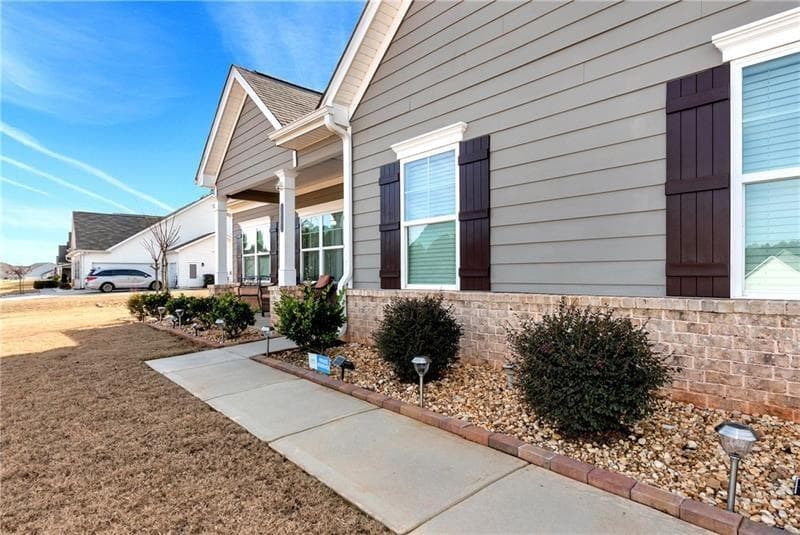 4 bedroom, 3 bathroom, 2,052 sq ft single family residence for sale at 1081 Pine View Trail, Monroe, GA 30656 — photo 5