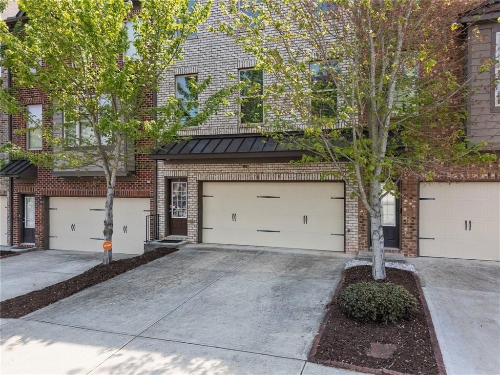4 bedroom, 4 bathroom, 2,438 sq ft townhouse for sale at 1187 Laurel Valley Court, Buford, GA 30519 — photo 2