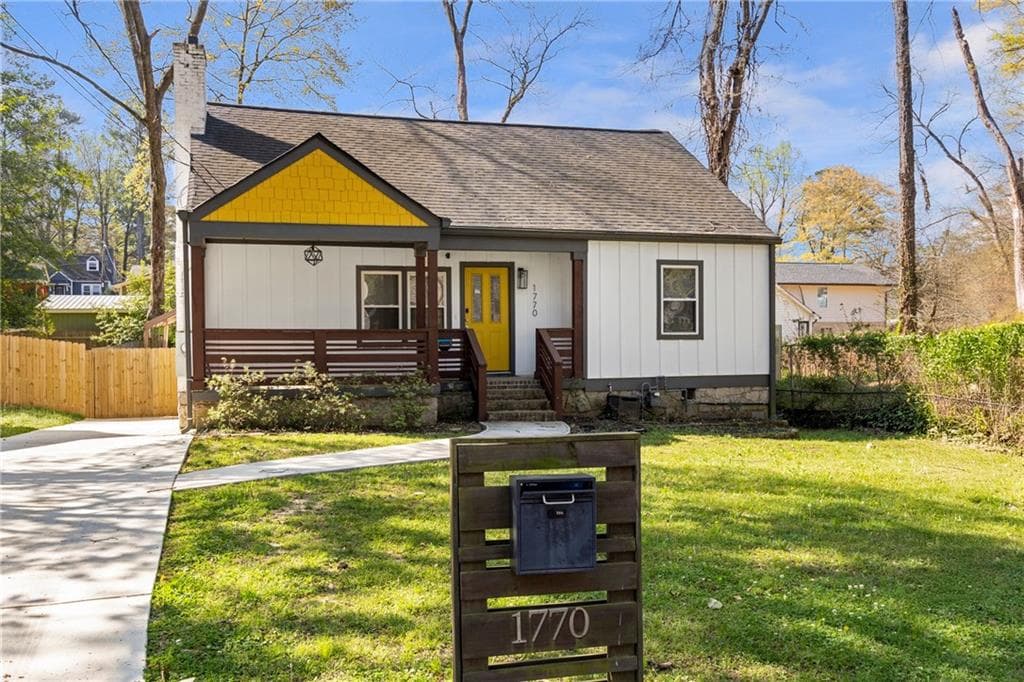 3 bedroom, 2 bathroom, 1,500 sq ft single family residence for sale at 1770 S Olympian Way, Atlanta, GA 30310 — photo 2