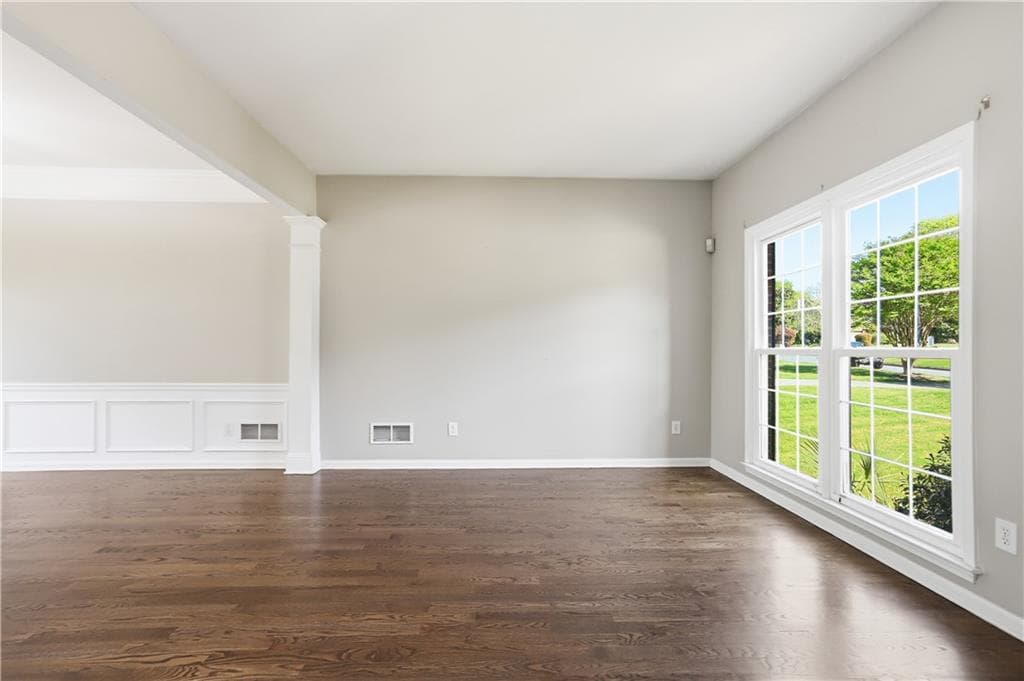 4 bedroom, 3 bathroom, 3,476 sq ft single family residence for sale at 7770 Llangollen Way, Cumming, GA 30041 — photo 8