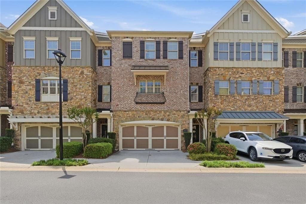 3 bedroom, 4 bathroom, 2,684 sq ft townhouse sold at 965 Thibideau Court, Atlanta, GA 30328