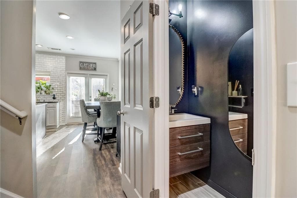 3 bedroom, 4 bathroom, 1,216 sq ft townhouse for sale at 1753 Liberty Parkway, Atlanta, GA 30318 — photo 8
