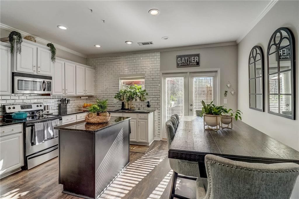 3 bedroom, 4 bathroom, 1,216 sq ft townhouse for sale at 1753 Liberty Parkway, Atlanta, GA 30318 — photo 9