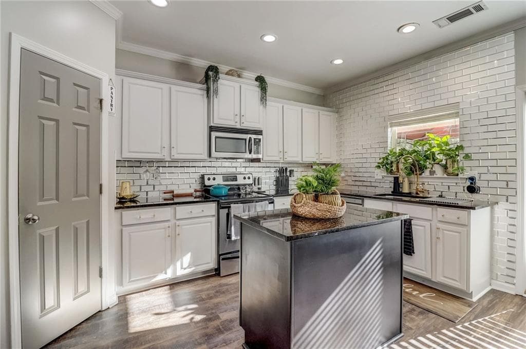 3 bedroom, 4 bathroom, 1,216 sq ft townhouse for sale at 1753 Liberty Parkway, Atlanta, GA 30318 — photo 10