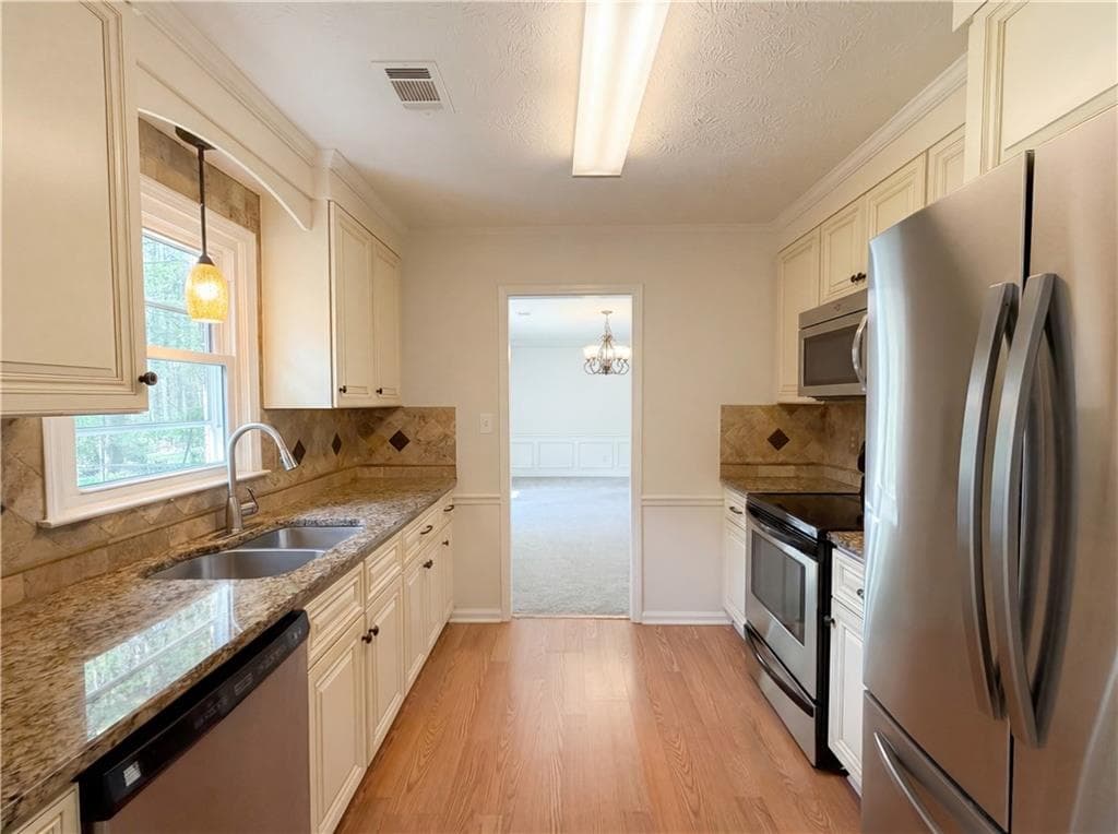 4 bedroom, 2 bathroom, 2,436 sq ft single family residence for sale at 1622 Spaniel Court, Conyers, GA 30094 — photo 9