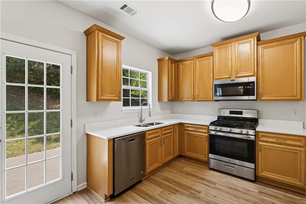 3 bedroom, 2 bathroom, 1,668 sq ft single family residence for sale at 6065 Hemperly Road, College Park, GA 30349 — photo 6