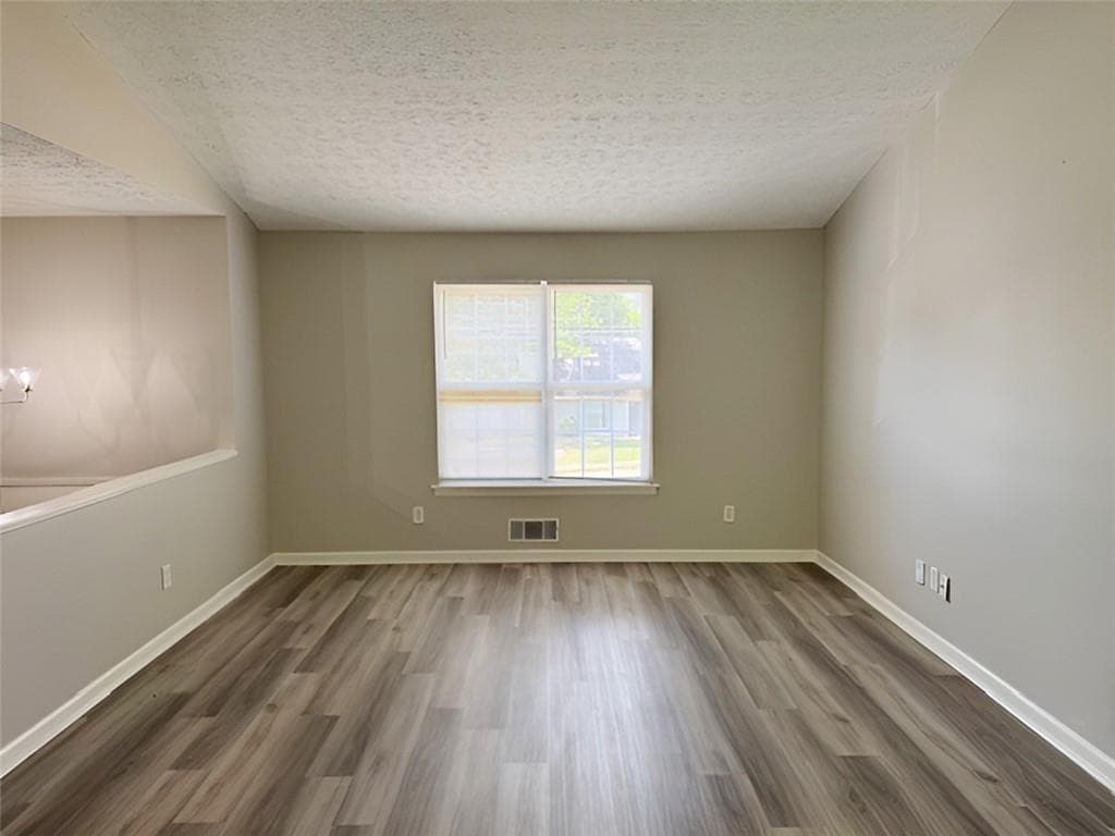 4 bedroom, 2 bathroom, 1,110 sq ft single family residence under contract at 3090 Creel Road, Atlanta, GA 30349 — photo 3