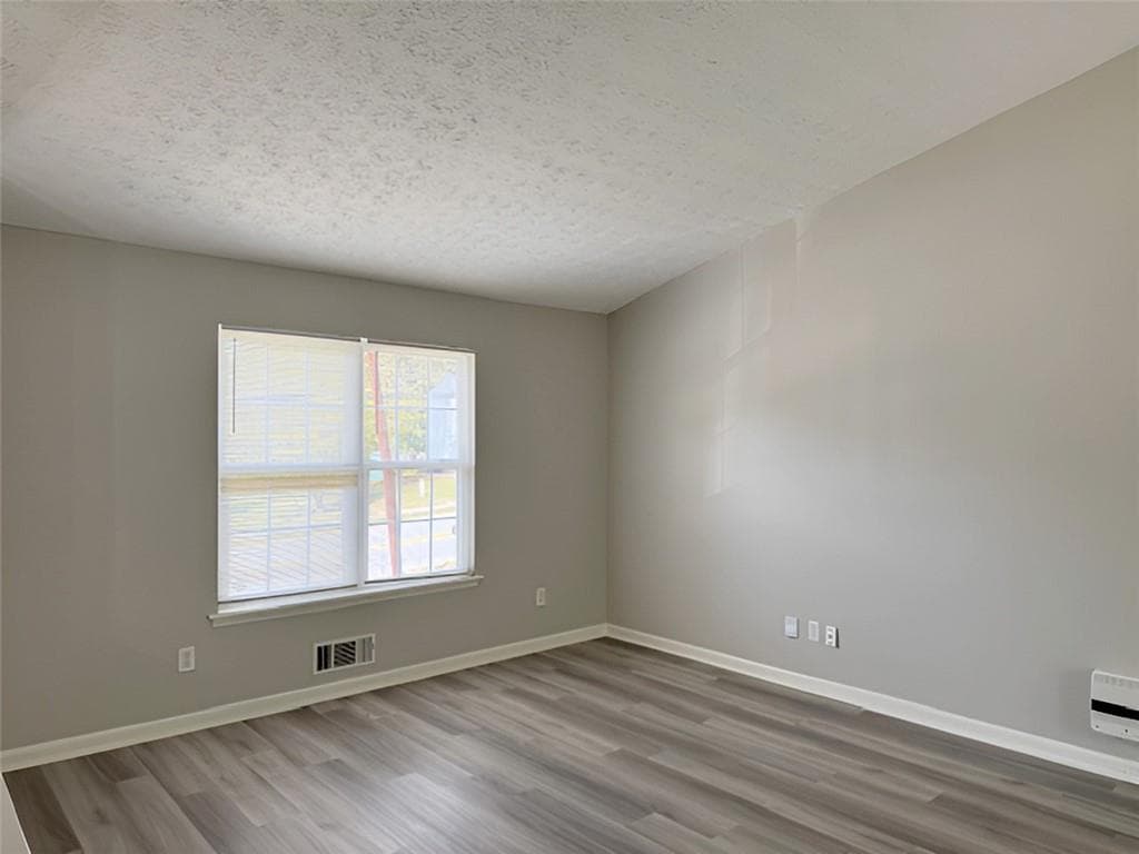 4 bedroom, 2 bathroom, 1,110 sq ft single family residence under contract at 3090 Creel Road, Atlanta, GA 30349 — photo 4