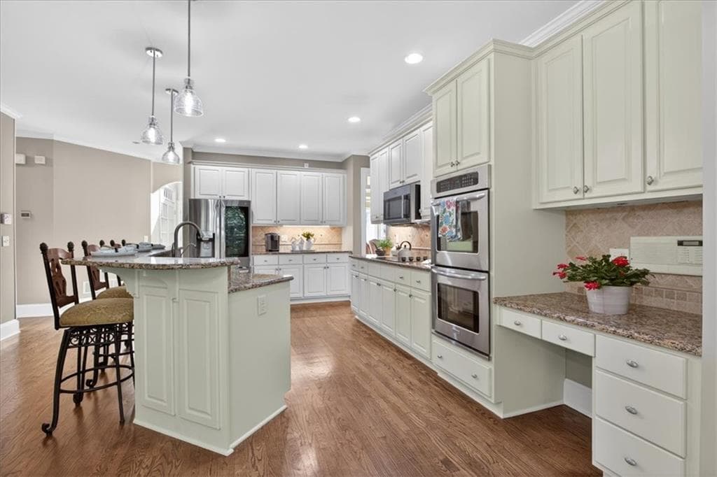 5 bedroom, 5 bathroom, 5,317 sq ft single family residence for sale at 3014 Bradshaw Club Drive, Woodstock, GA 30188 — photo 3
