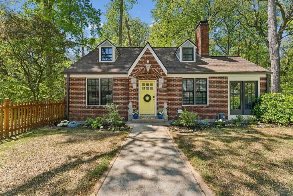 3 bedroom, 2 bathroom, 1,700 sq ft single family residence sold at 725 Gresham Avenue, Atlanta, GA 30316