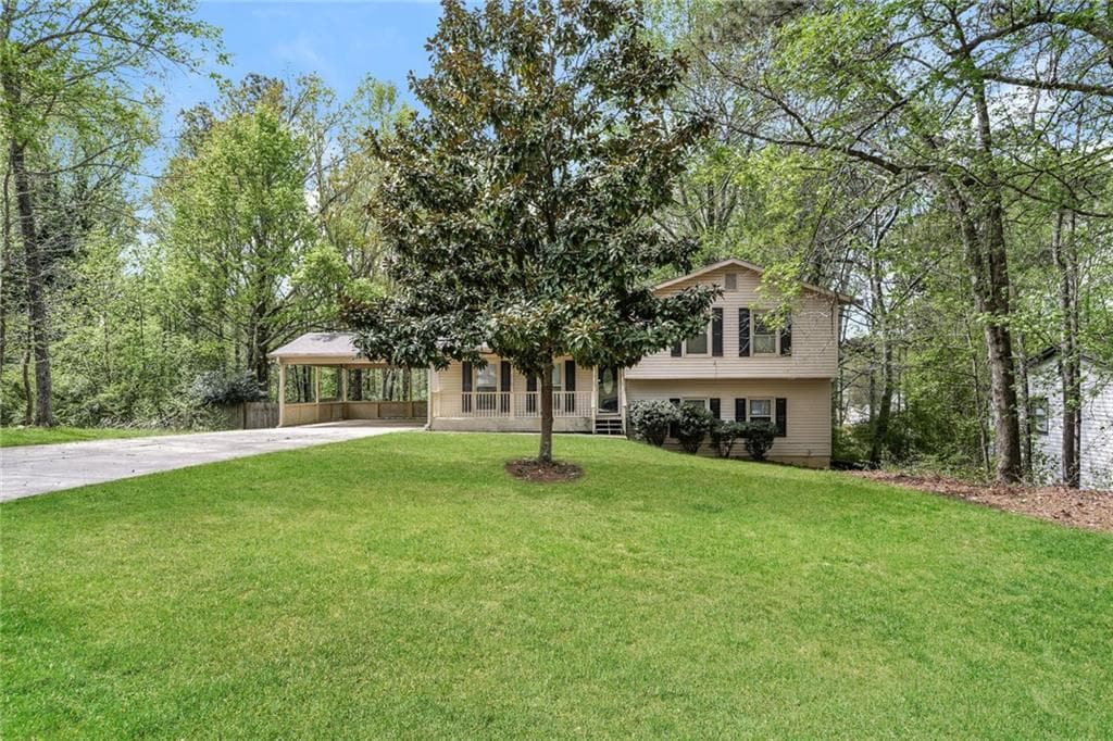 3 bedroom, 2 bathroom, 1,919 sq ft single family residence for sale at 2560 Bluffton Road, Buford, GA 30519 — photo 2