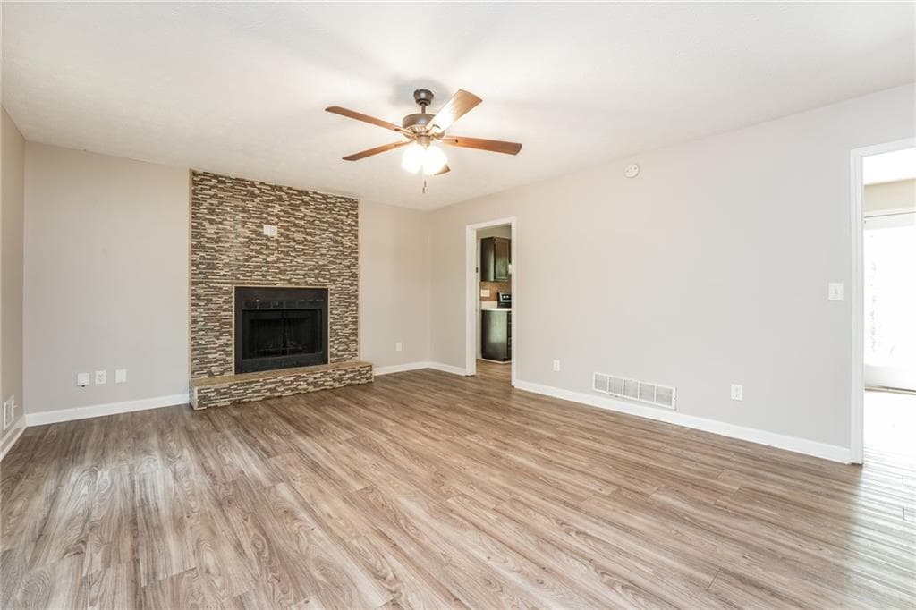 3 bedroom, 2 bathroom, 1,919 sq ft single family residence for sale at 2560 Bluffton Road, Buford, GA 30519 — photo 4