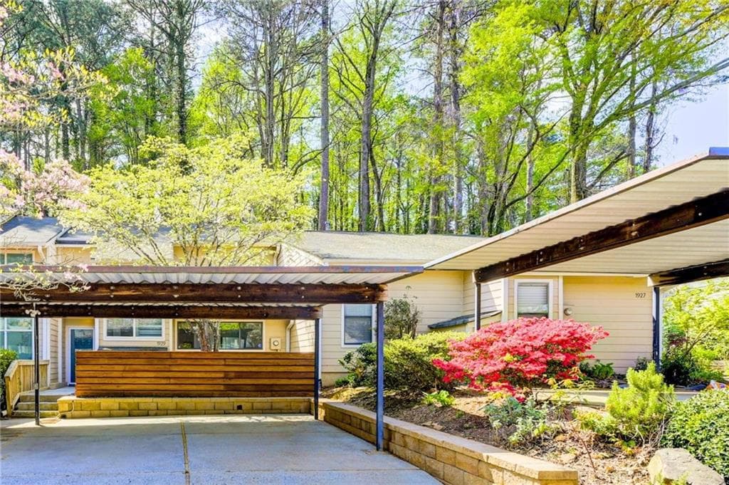 2 bedroom, 3 bathroom, 1,386 sq ft condominium sold at 1929 Variations Drive, Atlanta, GA 30329