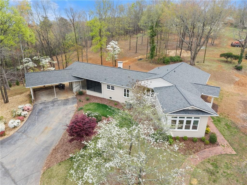 4 bedroom, 4 bathroom, 3,059 sq ft single family residence for sale at 664 Chenocetah Drive, Cornelia, GA 30531 — photo 4