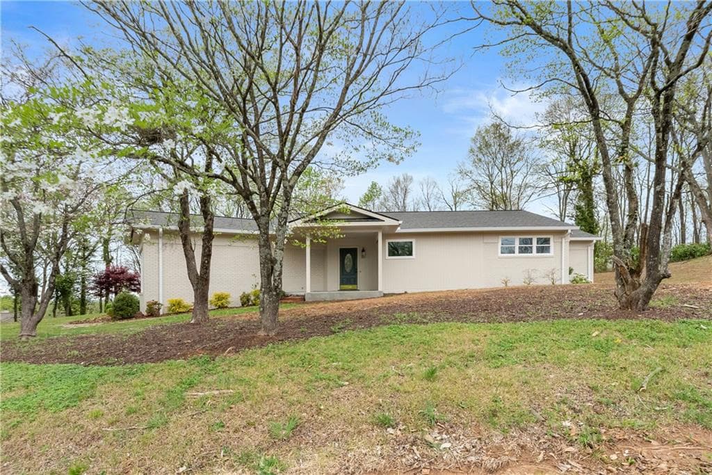 4 bedroom, 4 bathroom, 3,059 sq ft single family residence for sale at 664 Chenocetah Drive, Cornelia, GA 30531 — photo 6