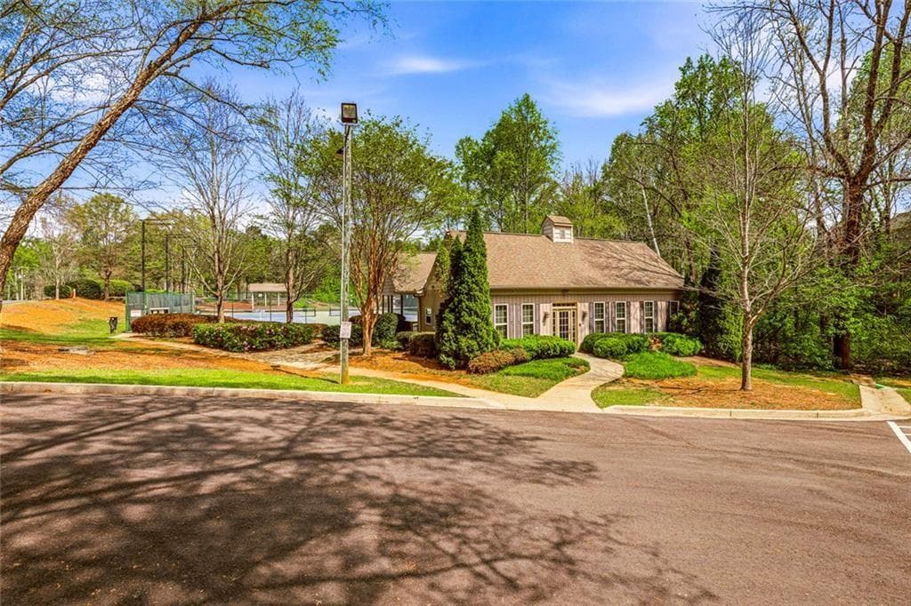 4 bedroom, 3 bathroom, 2,250 sq ft single family residence for sale at 4085 Vicksburg Drive, Lawrenceville, GA 30044 — photo 6