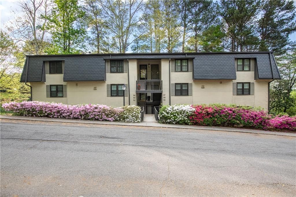 182 Triumph Drive, Atlanta, GA 30327 — most recent listing photo