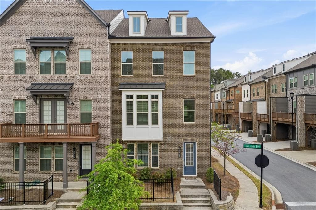 3 bedroom, 4 bathroom, 2,338 sq ft townhouse sold at 5016 Winters Town Lane, Peachtree Corners, GA 30092