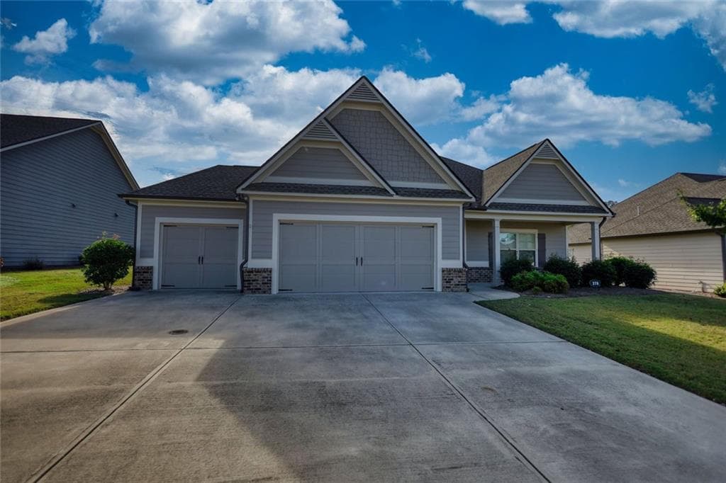 2 bedroom, 2 bathroom, 1,793 sq ft single family residence for sale at 278 Club Drive, Monroe, GA 30655 — photo 2