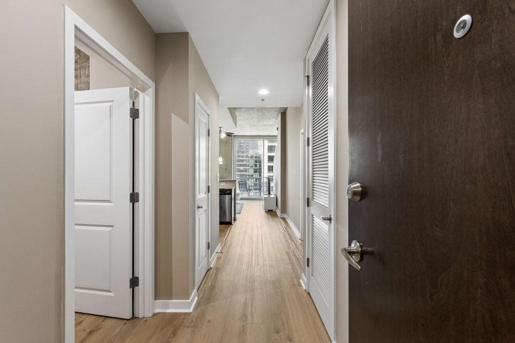 2 bedroom, 1 bathroom, 861 sq ft condominium for sale at 855 Peachtree Street 2410, Atlanta, GA 30308 — photo 3