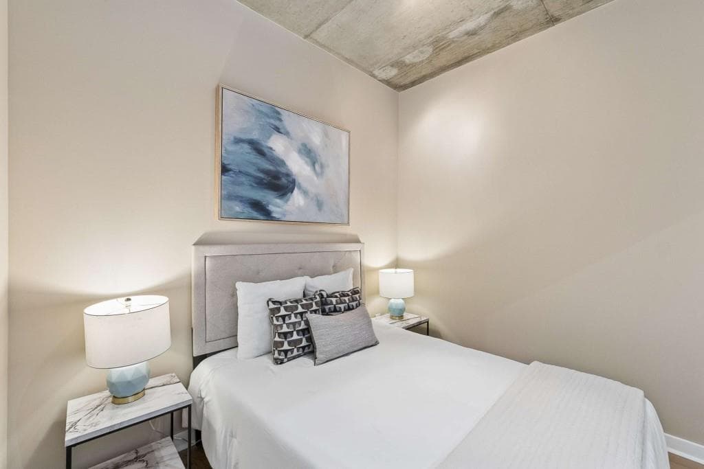 2 bedroom, 1 bathroom, 861 sq ft condominium for sale at 855 Peachtree Street 2410, Atlanta, GA 30308 — photo 4