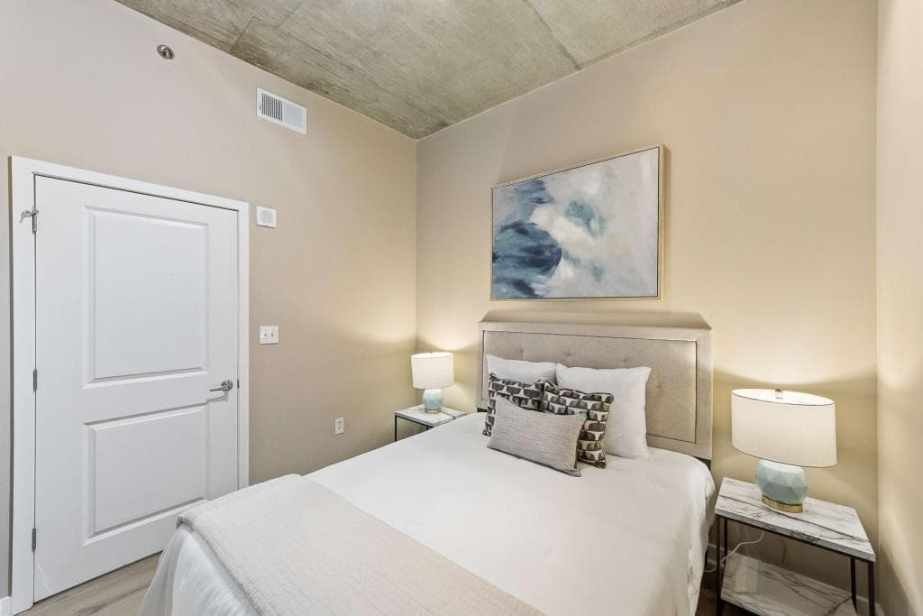 2 bedroom, 1 bathroom, 861 sq ft condominium for sale at 855 Peachtree Street 2410, Atlanta, GA 30308 — photo 5