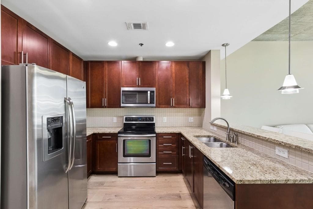 2 bedroom, 1 bathroom, 861 sq ft condominium for sale at 855 Peachtree Street 2410, Atlanta, GA 30308 — photo 8