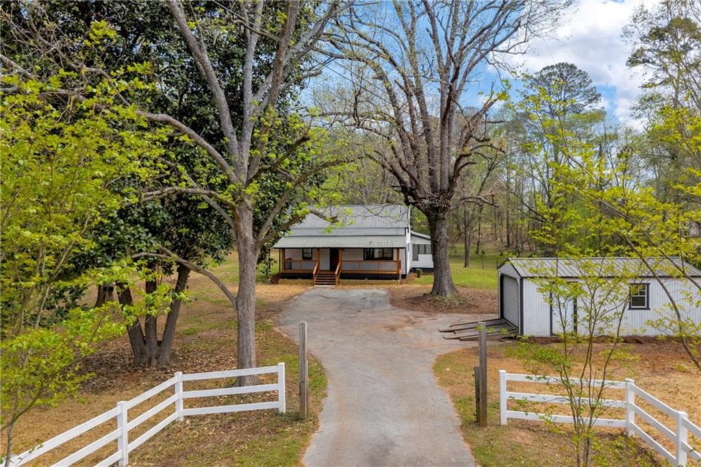 3 bedroom, 3 bathroom, 1,998 sq ft single family residence under contract at 510 Mount Zion Road, Oxford, GA 30054 — photo 3