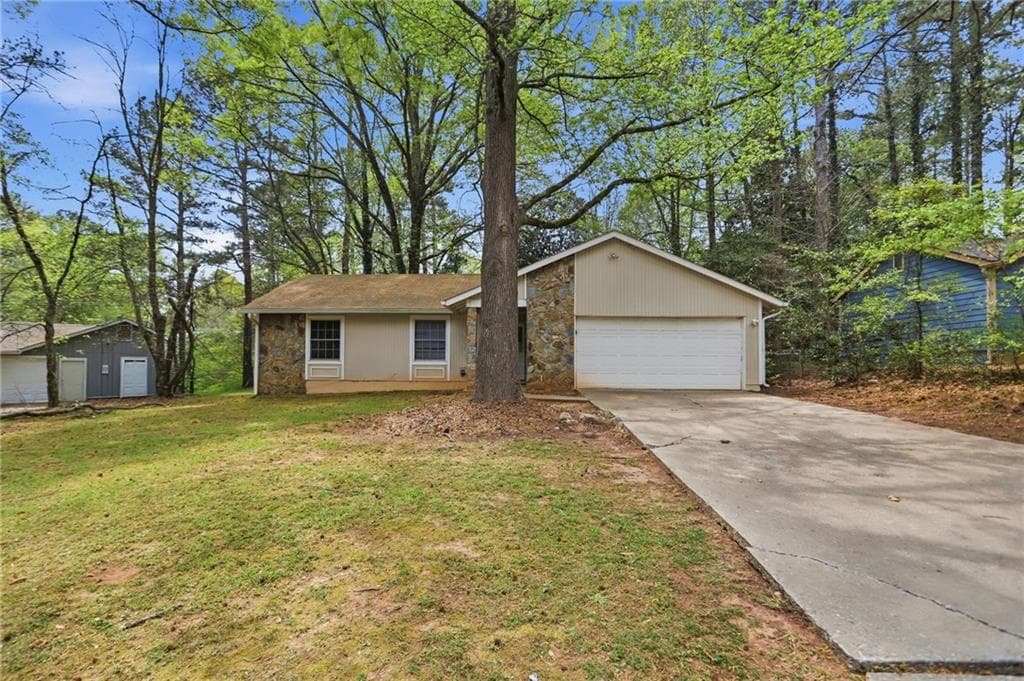 3 bedroom, 2 bathroom, 1,376 sq ft single family residence sold at 44 Burnham Circle, Jonesboro, GA 30238